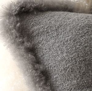 Cachemire et <span class=keywords><strong>laine</strong></span> <span class=keywords><strong>de</strong></span> haute qualité avec garnitures en fourrure mongole <span class=keywords><strong>Lama</strong></span> oreiller en <span class=keywords><strong>laine</strong></span> tissé à <span class=keywords><strong>la</strong></span> main - Product Image 4
