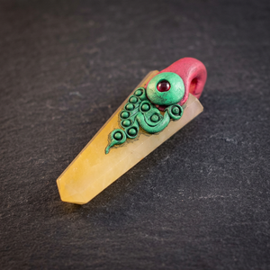 Colgante de Ágata Amarilla con Forma de Lápiz, Estilo Clásico, Amuleto de Reiki, Gema de Ágata Plana, Crystalexport.com T-Pendant-006, Unisex, Diseño de Garra - Product Image 3