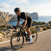 Chaussettes de cyclisme professionnelles pour jeunes hommes, personnalisables avec logo OEM, respirantes, de haute qualité, pour le sport, le vélo de route et les activités de plein air.