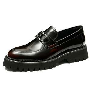 Zapatos formales de cuero italianos para hombre, calzado de cuero repujado de piel de becerro, diseño artesanal a la moda. - Product Image 3