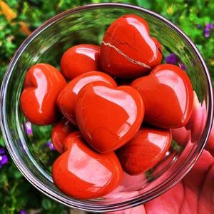 Vente en gros de cristaux de guérison artisanaux, cristal de jaspe rouge naturel en forme de cœur, marque CrystalHola, haute qualité pour la décoration de la maison et les cadeaux - Product Image 1