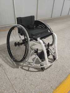 Fauteuil roulant de basketball haut de gamme, conçu par des experts, avec largeur de siège personnalisable de 30 cm à 40 cm - Product Image 3