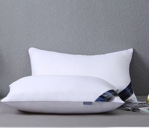 極上の快適さ。プレミアムなヒルトンホテルの枕で安らかな眠りを。