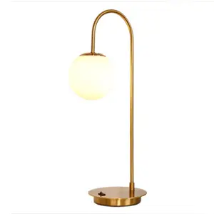 Скандинавская настольная лампа ins, роскошный золотой светильник в стиле пост-модерн для гостиной, кабинета, стеклянная лампа в форме шара для спальни, прикроватная лампа