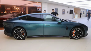 Nuovissimo SUV di Lusso XPeng P7 di Medie Dimensioni per Uso Familiare, Veicolo Elettrico Moderno a Prezzo Conveniente - Product Image 6