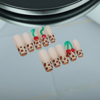 Uñas artificiales hechas a mano, patrón de leopardo largo, cereza pequeña tridimensional, fábrica reutilizable de alta calidad al por mayor.