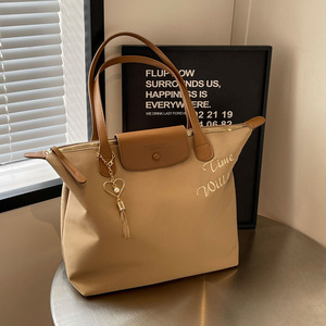 Bolso Tote de Nylon con Cremallera Mediana, Gran Capacidad, Casual, Simple, de Viaje, Moderno, para el Trabajo, Texturizado, para Llevar Bajo el Brazo o al Hombro - Product Image 2