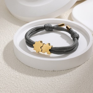 สร้อยข้อมือสแตนเลสสตีลชุบ PVD 18k แบบขายส่ง พร้อมจี้รูปจิ๊กซอว์ สร้อยข้อมือเชือกถักมิลานแบบทำมือสำหรับคู่รัก - Product Image 3