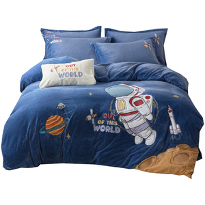 Nuovo Set di asciugamani ricamati floreali con Design a cartoni animati <span class=keywords><strong>copripiumino</strong></span> a quattro pezzi in <span class=keywords><strong>flanella</strong></span> di latte 3D per bambini per alberghi - Product Image 4