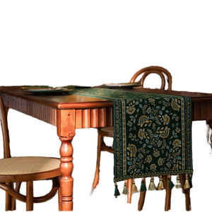Caminos de Mesa de Lujo con Borlas Tejidas de Estilo Europeo para Decoración del Hogar, Cocina, Comedor, Fiestas y Días Festivos - Product Image 1
