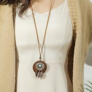 Conjunto de collar y aretes Bohemian Dreamcatcher, aleación de cobre, chapado en bronce antiguo, diseño de plumas, conjunto de joyería para mujer - Product Image 2