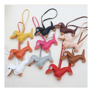 Porte-clés créatif en cuir PU et PVC, pendentif mignon en silicone pour sac, motif chien Teckel, pour décoration de sac à main femme - Product Image 1