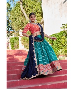 Ensemble Lehenga Choli |   Ensemble Blouse et Dupatta assorti, tenue ethnique indienne pour les fêtes de mariage pour femmes - Product Image 1
