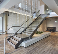 Escalier à poutre à plaque unique DB avec garde-corps de câble | Escalier à poutre mono en acier au carbone avec bandes de roulement en bois