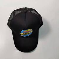 Sombrero de camionero de ala plana negro en blanco al por mayor personalizado, gorra de camionero de malla de 5 paneles de poliéster, gorra Vintage de espuma para camionero