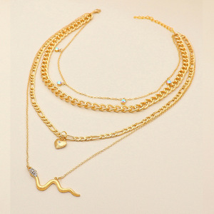 Collar de varias capas dorado con colgante de serpiente y corazón, cadena de aleación de zinc, joyería para mujer, pieza de moda. - Product Image 2