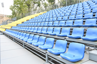 Racetrack Grandstand Stadium avec des chaises confortables pour les événements d'athlétisme