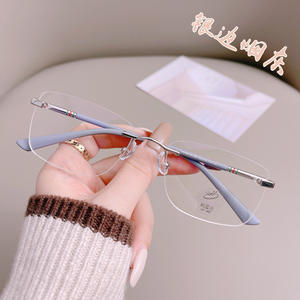 Lunettes ultra légères à monture métallique sans bordure pour femmes, avec verres bloquant la lumière bleue, taille moyenne, fabriquées au Zhejiang, pièce 6022 - Product Image 3