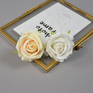 Cabezas <span class=keywords><strong>de</strong></span> Rosa Artificial <span class=keywords><strong>de</strong></span> Terciopelo Rojo Realista, Material <span class=keywords><strong>de</strong></span> Tela para Decoración <span class=keywords><strong>de</strong></span> Pasteles <span class=keywords><strong>de</strong></span> Boda y Baby Shower - Product Image 4
