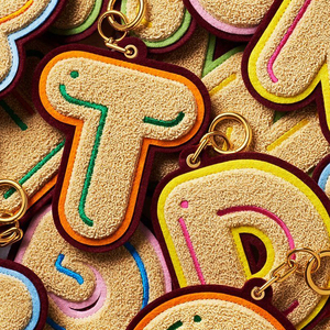 Hot bán tùy chỉnh tự dính <span class=keywords><strong>3D</strong></span> Logo Chenille thêu vá bán buôn A-Z Mũ Hoodie Chenille thư sắt trên các bản vá lỗi thiết kế - Product Image 6