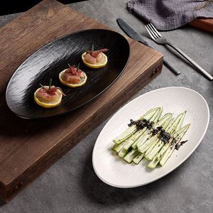 Assiette à poisson ovale en grès blanc mat et noir Assiette à salade de poisson et de sushi cuite à la vapeur en céramique pour restaurants - Product Image 1