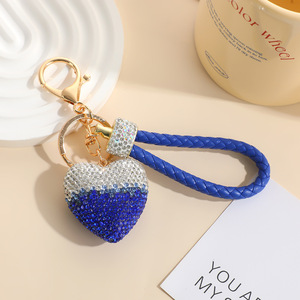 พวงกุญแจเพชรแฟชั่นรูปหัวใจสำหรับผู้หญิง ดีไซน์สร้างสรรค์ เรียบง่าย - Product Image 4