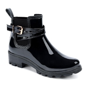 Bottes de <span class=keywords><strong>pluie</strong></span> en PVC noires légères et tendance pour femmes YL-1408 – Vente en gros - Product Image 2