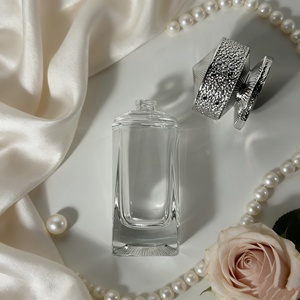 Bouteilles <span class=keywords><strong>de</strong></span> <span class=keywords><strong>parfum</strong></span> vides en verre personnalisées professionnelles <span class=keywords><strong>de</strong></span> 103 ml avec col serti et bouchon galvanisé – Vente en gros - Product Image 3