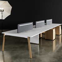 Bureau de travail minimaliste avec structure de support en métal simple et stable, pieds en chêne massif, design modulaire durable, garantie de 5 ans - Utilisation commerciale