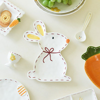 Ensemble de vaisselle mignon en céramique avec assiettes plates gaufrées de style occidental et bols à motif de dessin animé, certifié artisanal
