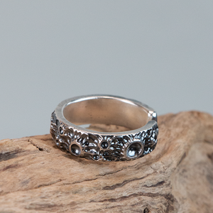 Bague rétro punk en forme de cratère de météore, style hip-hop européen et américain, bague de personnalité pour hommes et femmes - Product Image 1