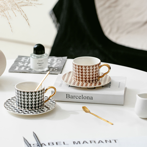 Ensemble de tasses et de soucoupes à café et à thé en céramique de style européen avec bordure dorée et motif de chat de dessin animé, durable, résistant à la chaleur, boîte cadeau - Product Image 2