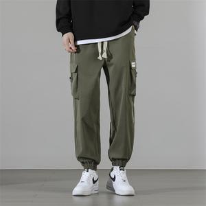 Combinaison en soie glacée personnalisable avec logo pour homme – Nouvelle collection été 2025 – Coupe ample et polyvalente, multi-poches, décontractée et respirante - Product Image 2