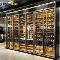 Wijnkast met constante temperatuur, gouden metalen frame en volledig glazen wanddisplay voor villa, huis, restaurant en privéclub