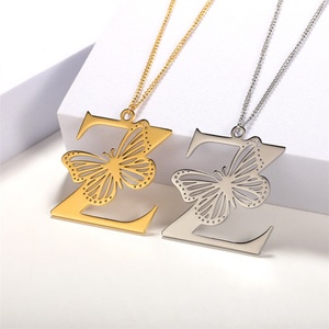 สร้อยคอจี้ตัวอักษรพร้อมจี้รูปผีเสื้อสีทองแบบกำหนดเองได้ - Product Image 5