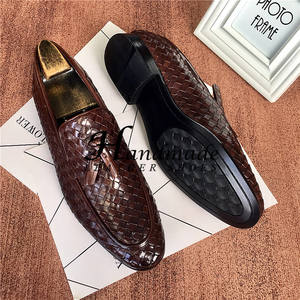 Zapatos de cuero formales y casuales de alta gama, tejidos a mano con cuero vacuno importado, ideales para ir al trabajo o a la oficina sin esfuerzo. - Product Image 2