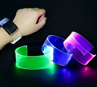 Bracelet magnétique LED personnalisable, matériau ABS écologique, bracelet lumineux imprimé numériquement, logo personnalisé, promotionnel