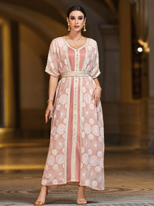 Abito Musulmano Casual Premium in Poliestere con Ricami Artigianali per Ricevimenti VIP e Cene Diplomatiche in Autunno - Product Image 2