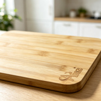 Planche à découper en bambou durable et écologique 30x20, finition finement poncée, essentielle pour la préparation des fruits, légumes et viandes en cuisine, indispensable au quotidien.