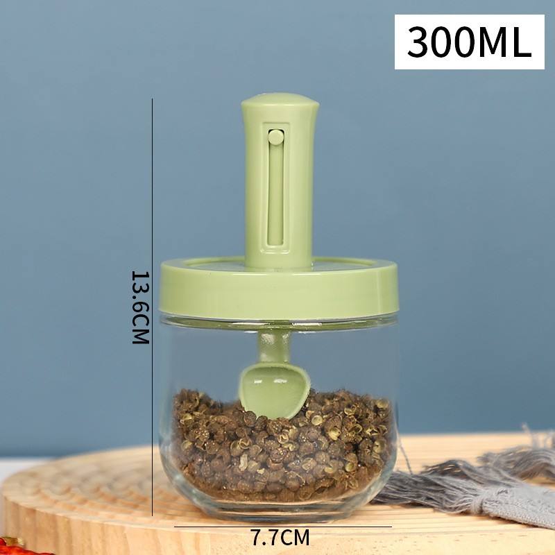 ขวดใสที่มีฝาสีเขียวและช้อน