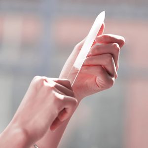 Toptan özel logo manikür güzellik aracı renkli tırnak kitleri plastik koruyucu kutu ile seramik kristal cam tırnak törpüsü - Product Image 4