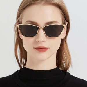 Gafas de Sol Rectangulares Retro Personalizadas con Logotipo para Mujer, Montura Metálica, Protección UV400, Estilo Ojo de Gato - Product Image 2