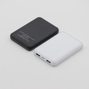 Batería Externa Pequeña con Cuatro Indicadores de Carga, Doble USB, Ultra Delgada y Portátil de 4000-5000mAh para Actividades al Aire Libre - Product Image 4