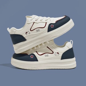 Ces baskets blanches à semelles souples sont un incontournable pour les filles branchées et un choix polyvalent pour les étudiants. - Product Image 1