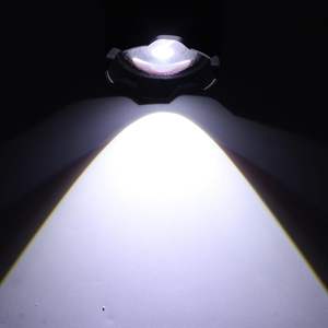 Lampe torche LED étanche 30W à longue portée 1000m, portable, zoomable, tactique, avec corps en aluminium, rechargeable, vente en gros - Product Image 4