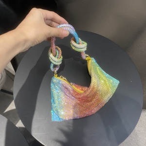 Sac de soirée de luxe pour femme avec strass et perles, pochette de mariage à bandoulière avec chaîne en fer et cordon de serrage, style sac fourre-tout - Product Image 2