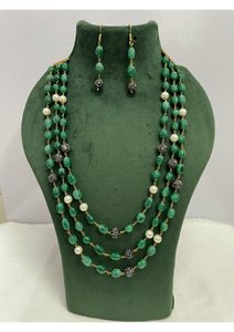 Conjunto de Collar de Cuentas de Piedras Preciosas Hecho a Mano de Triple Capa al por Mayor con Detalles de Perlas y Pendientes a Juego - Proveedor de Joyería de Boutique - Product Image 4