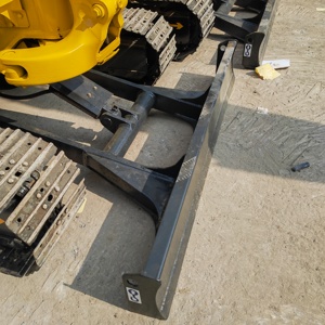 Excavadora de cadenas pequeña Komatsu PC40MR de segunda mano con pocas horas de trabajo para construcción urbana, paisajismo y trabajo agrícola - Product Image 6