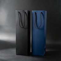 Sac cadeau personnalisé pour vin rouge, promotion, exposition et utilisation en supermarché, poignée épaule, emballage en papier kraft recyclable