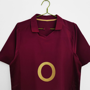 Vente en gros d'uniformes de football thaïlandais personnalisés de haute qualité, version classique rétro, manches courtes, respirants, chemises d'été 100% - Product Image 4